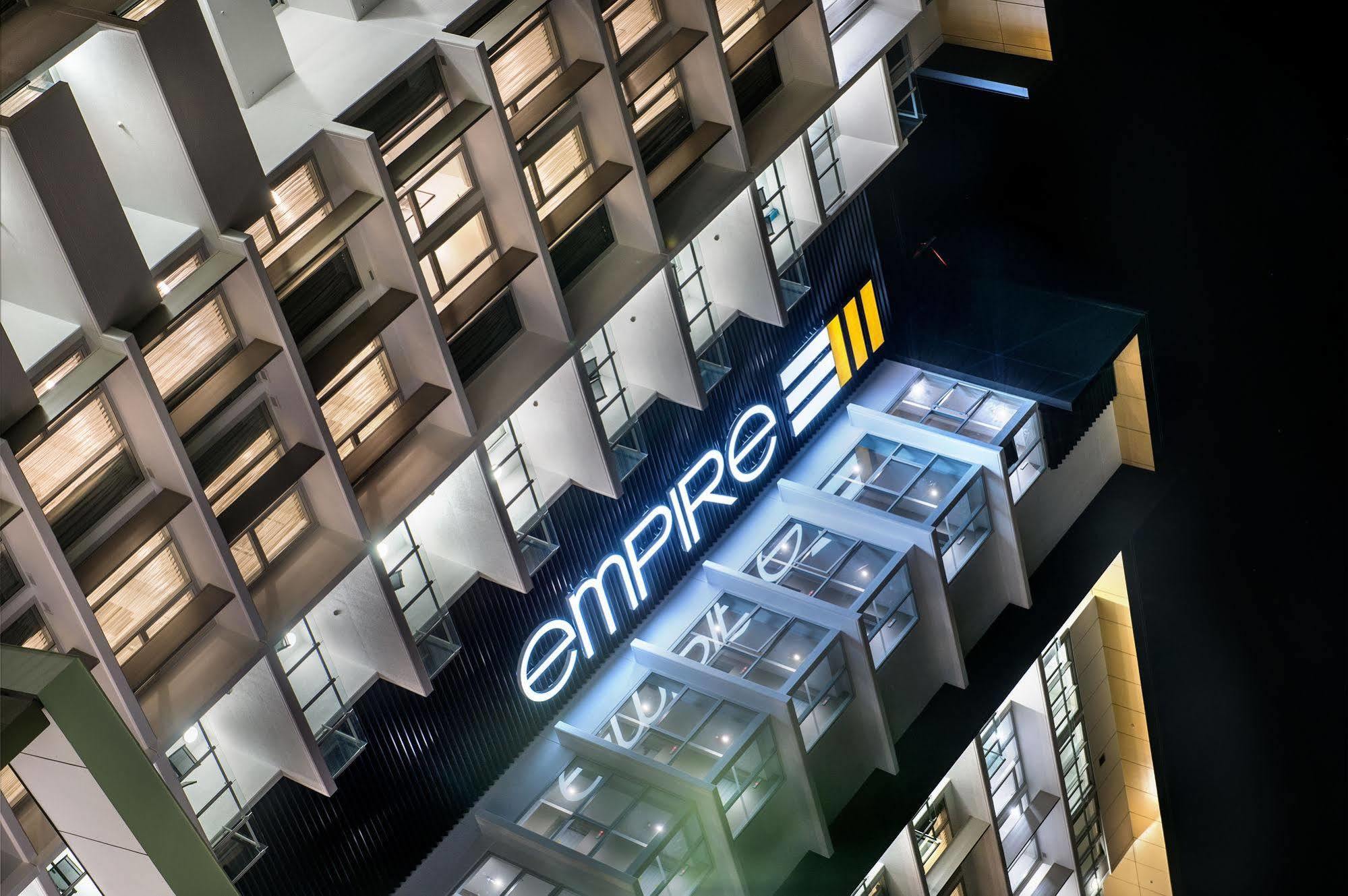 Empire Apartment Hotel רוקהמפטון מראה חיצוני תמונה