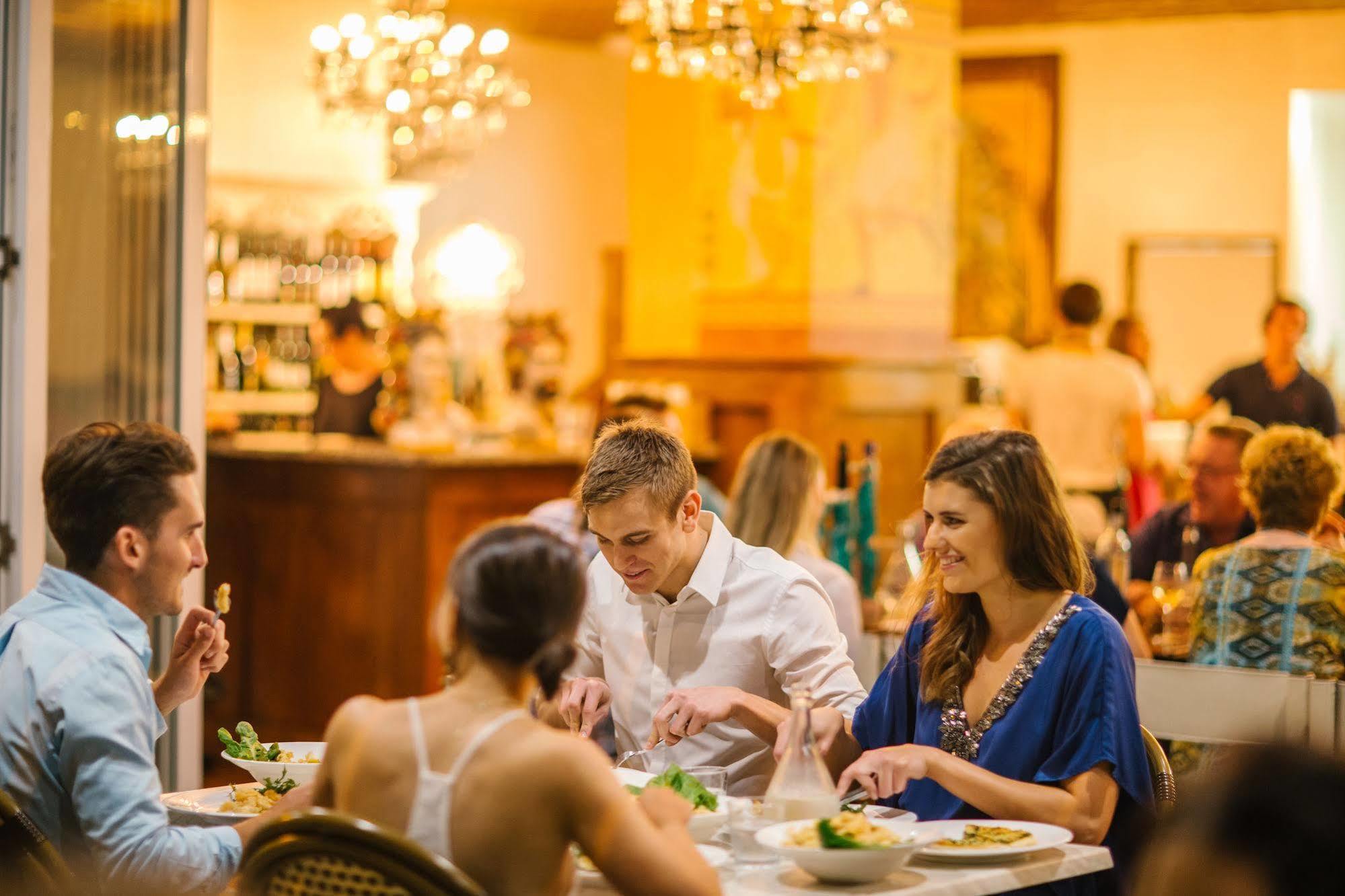 Empire Apartment Hotel רוקהמפטון מראה חיצוני תמונה