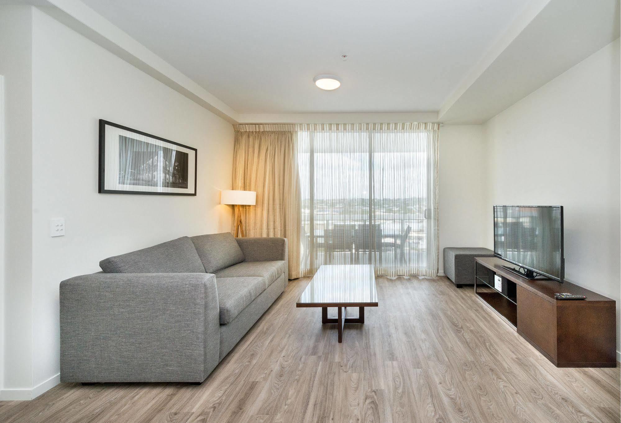 Empire Apartment Hotel רוקהמפטון מראה חיצוני תמונה